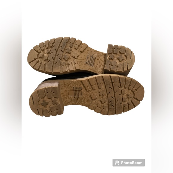 Maurices Faux Suede Sherpa lined Boots. Size 6. - Picture 4 of 9